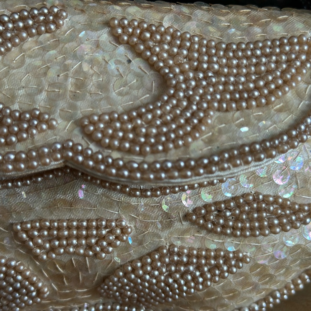 Vintage Cream and Gold Sequined Beaded Evening Dainty Clutch Purse Bag - Picture 4 of 7